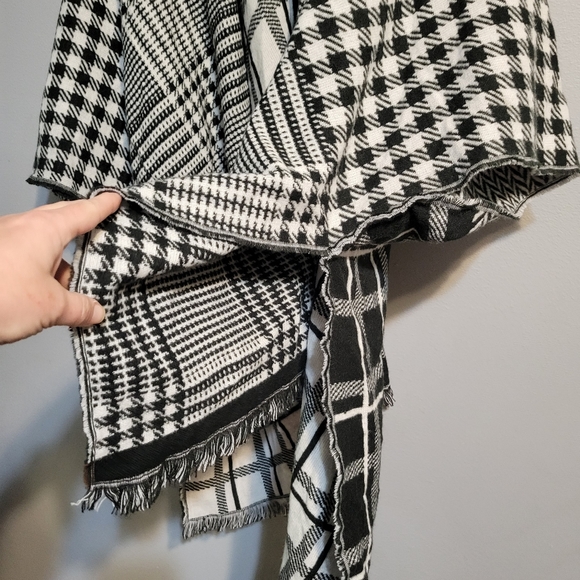 NWT Steve Madden OSFM multi plaid kimono - Picture 7 of 9